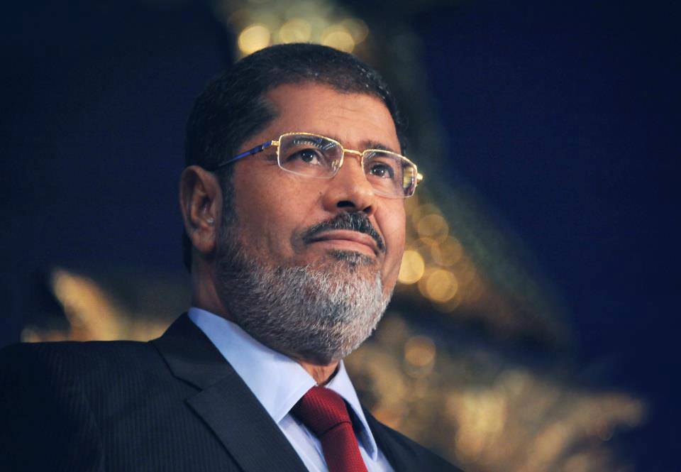 عاجل : مرسي يرفض التخلي عن السلطة عبر صفحته الفايسبوكية و يصف عزله بالانقلاب العسكري و حركة 