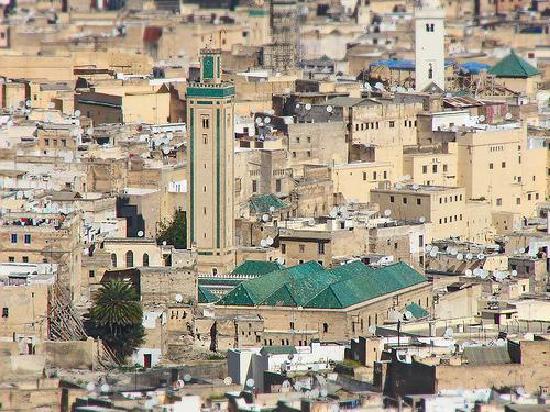 فاس : شخصيات أجنبية تُحرج المغرب والمراحيض العمومية تتسبب في استنفار بقلعة شباط