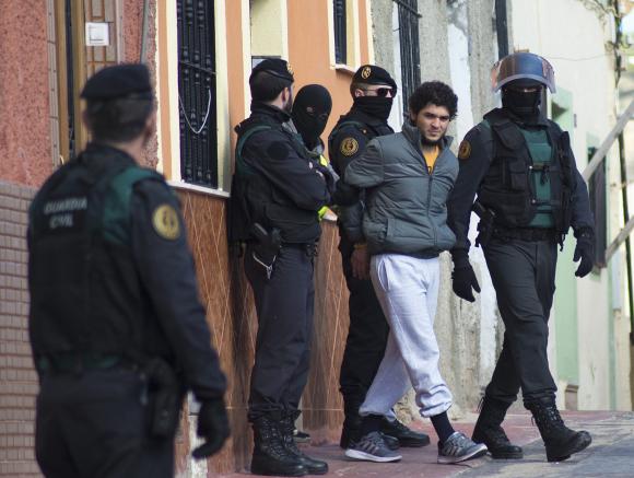 اسبانيا تعتقل مغاربة قاصرين كانت على أهبة الالتحاق بأشقائهم في تنظيم 'داعش'