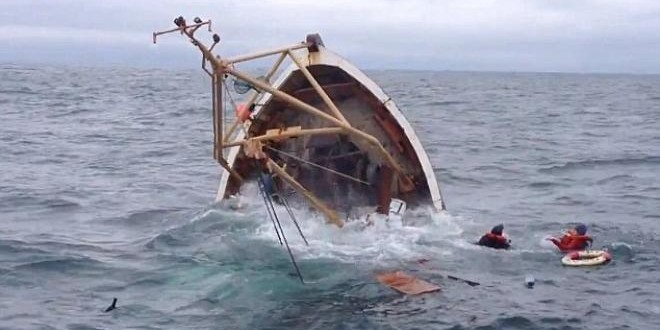 احتجاجات لصيادي 'الجبهة' على التقصير في إنقاذ تسعة بحارة صيد غرقوا بالبحر