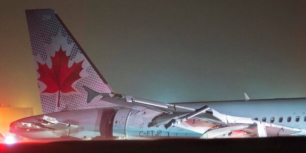 بالفيديو : انحراف طائرة كندية بسبب الثلوج الكثيفة يُخلف عشرات الجرحى